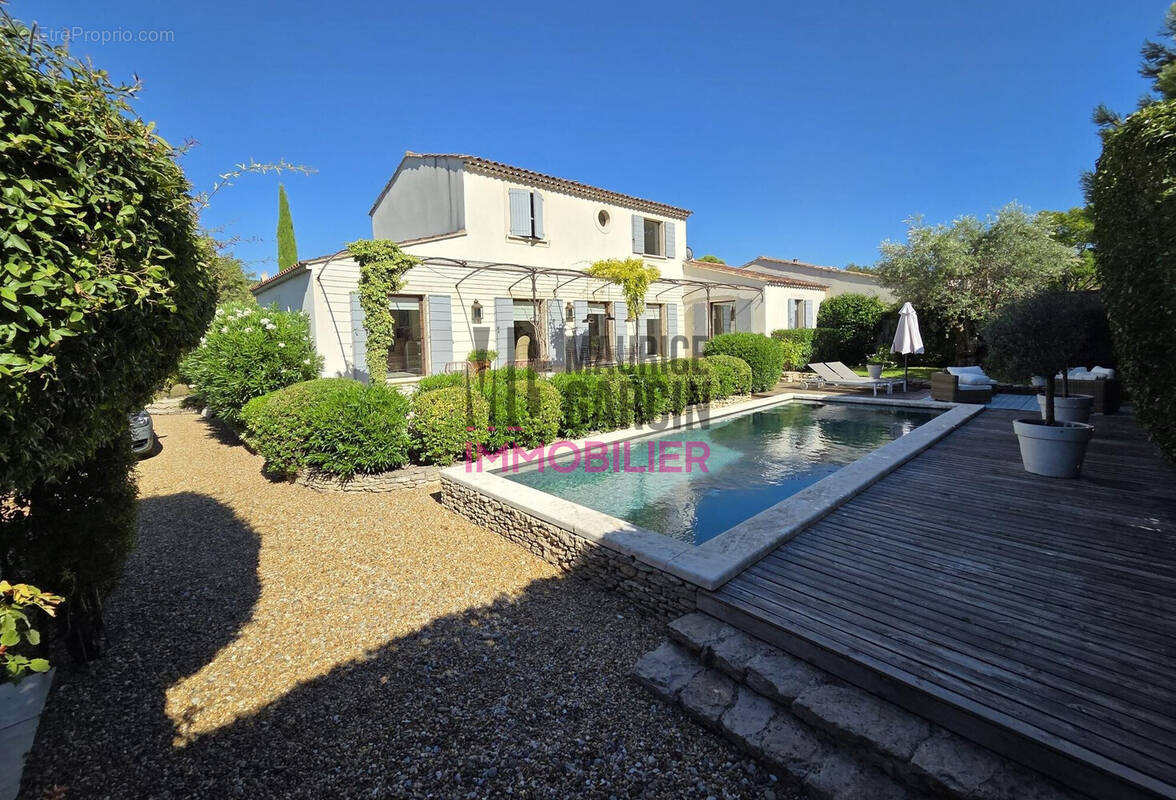 Maison 165 m² à Lagnes  - photo 1