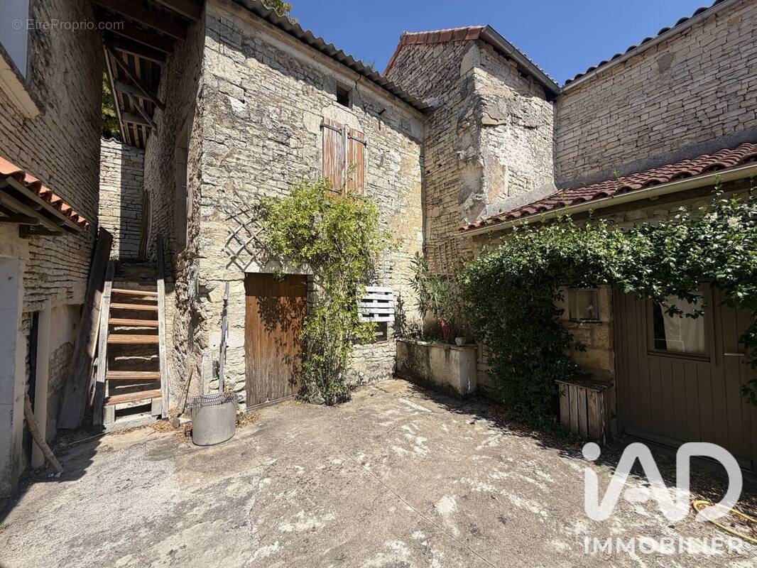 Photo 1 - Maison à VILLOGNON