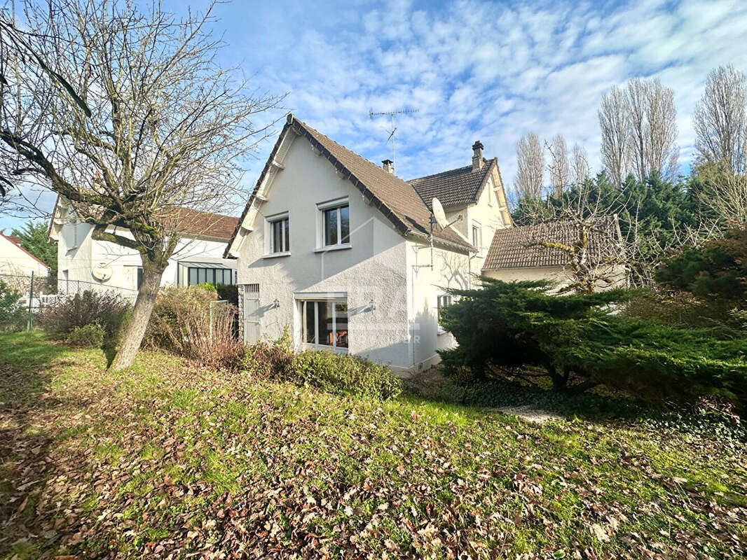 Maison à SAINT-PIERRE-LES-NEMOURS