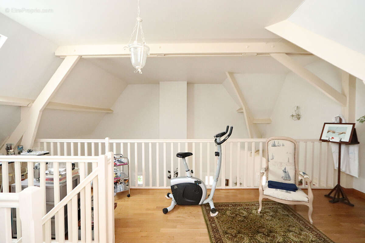 Vaste propriété de 225m² habitables sur terrain de 1919 m² arboré et paysagé - 5 chambres - photo 8
