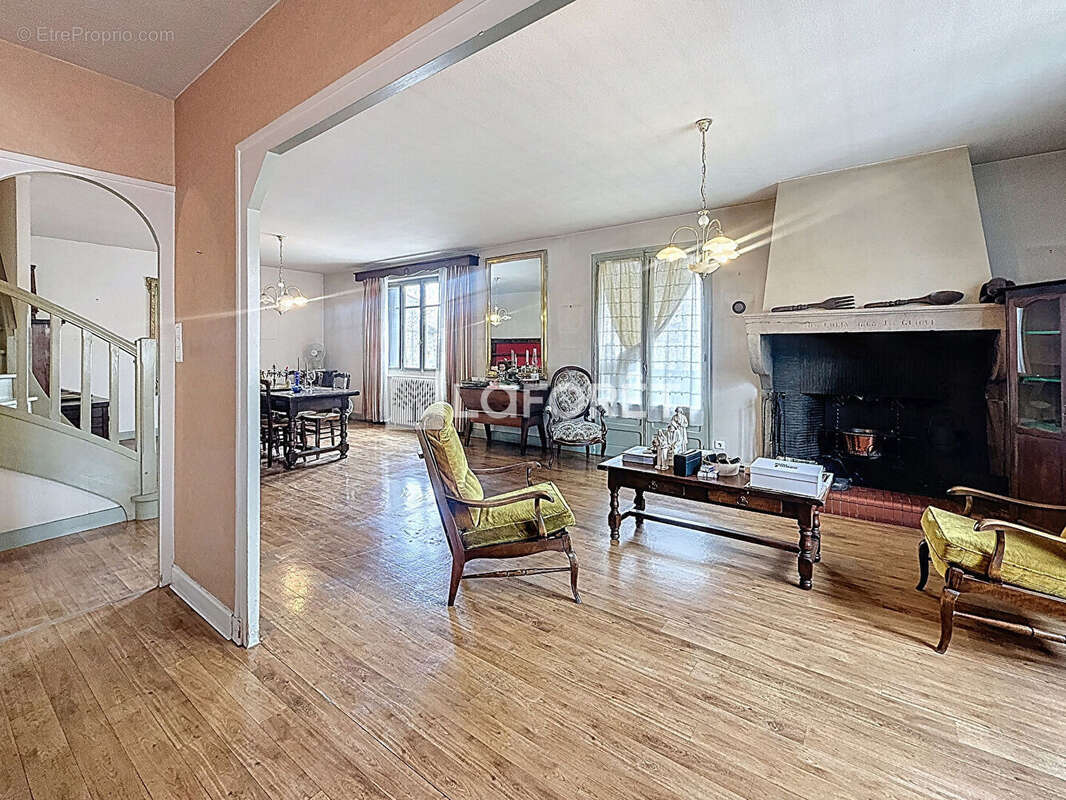 Maison à MONTREVEL-EN-BRESSE