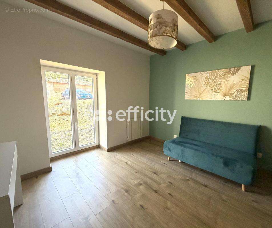 Maison 107 m² à Saint-Etienne-Des-Oullieres  - photo 7