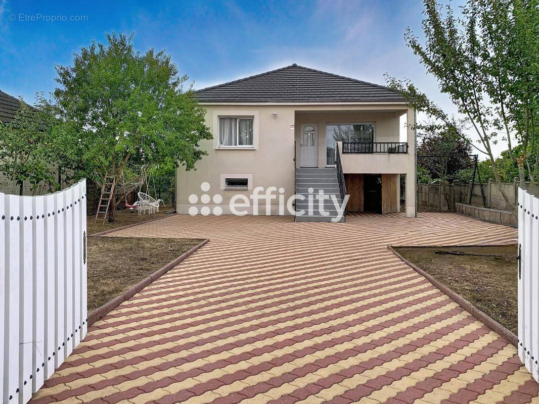 Maison 135 m² à Villemandeur  - photo 1