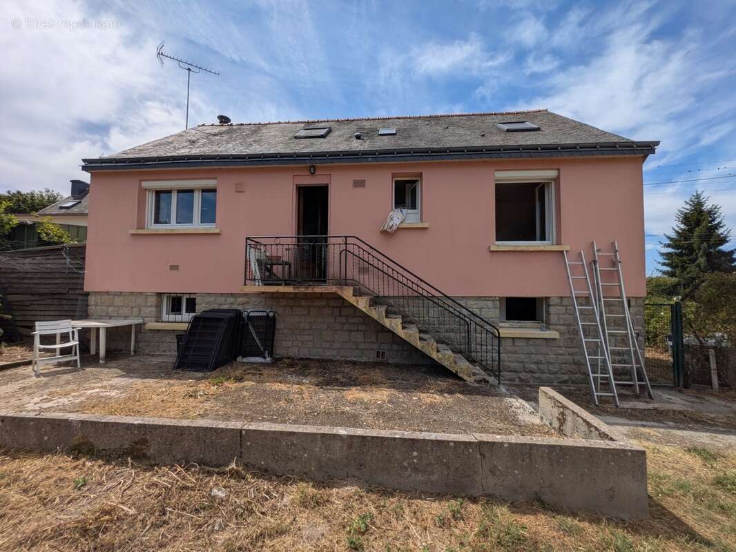 Ploerdut maison en rez de chaussée surélevé de 6 pièces de 130m² environ parcelle clôturée de 1327m² - photo 2