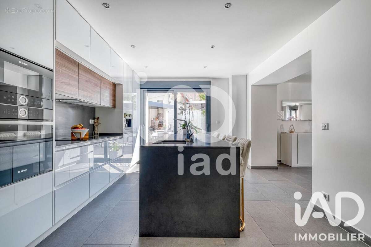 Maison 179 m² à Villeneuve-Saint-Denis  - photo 6