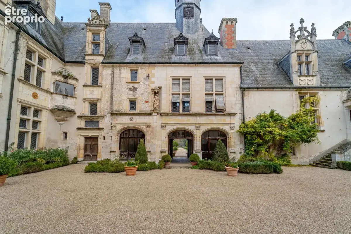 Magnifique château renaissance 43 pièces, nombreuses et remarquables dépendances, 24 hectares de bois et parc d'agrément - photo 2