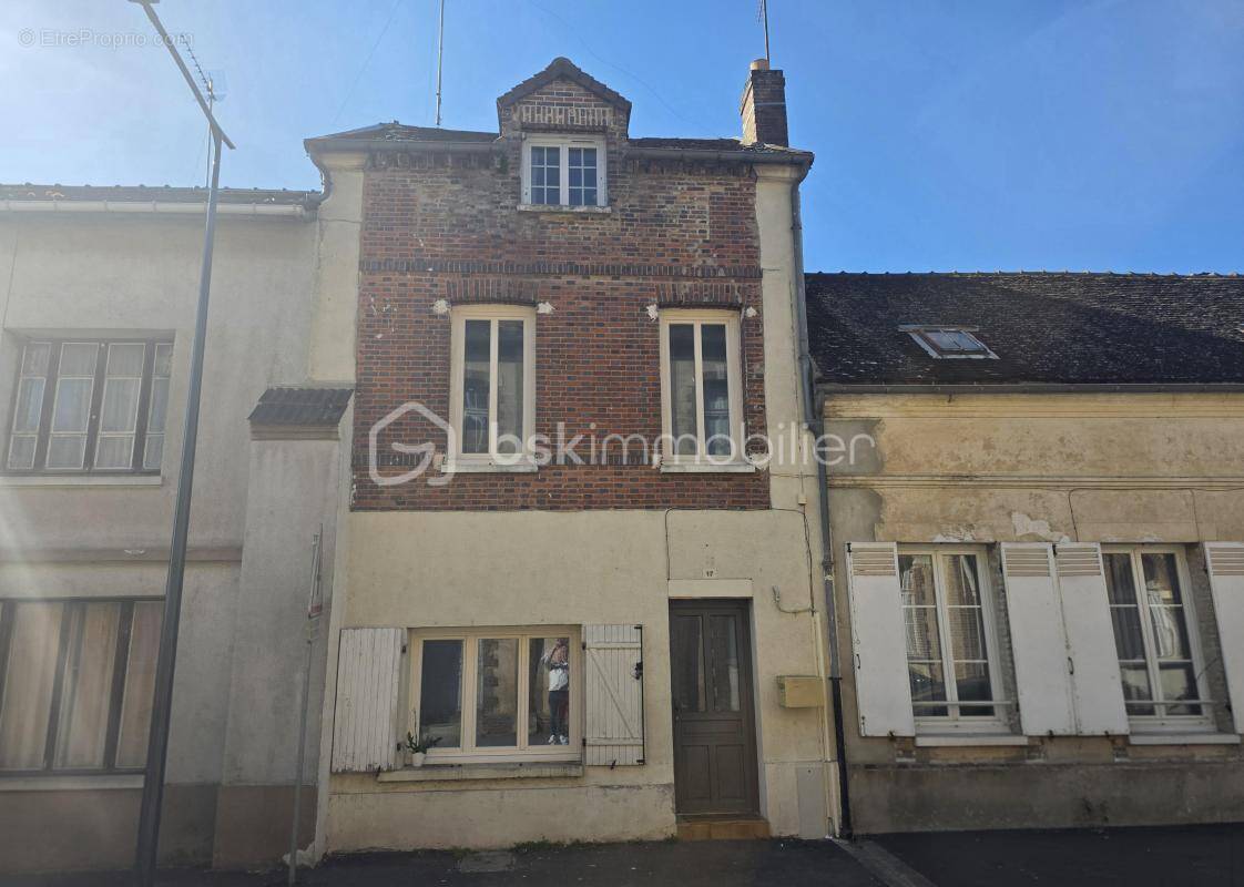 Maison à VILLENEUVE-L'ARCHEVEQUE