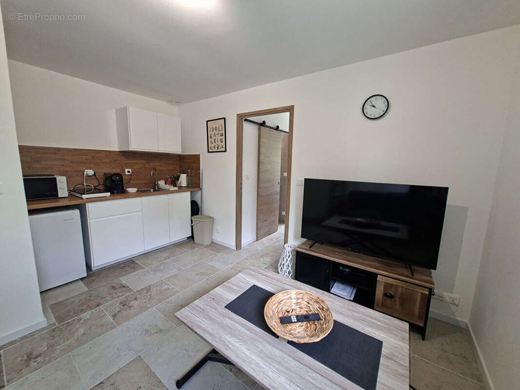 Maison  de caractère en pierre  200m²  sur parcelle 15725m²  CRUAS 07350 - photo 6