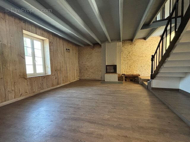 Maison à LE GUE-DE-VELLUIRE