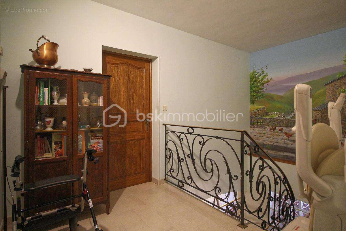 Villa en R+1 de 222 m² - photo 8