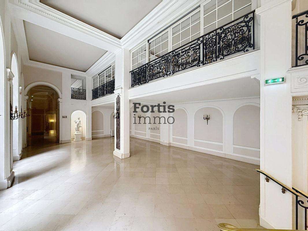 Appartement à PARIS-1E