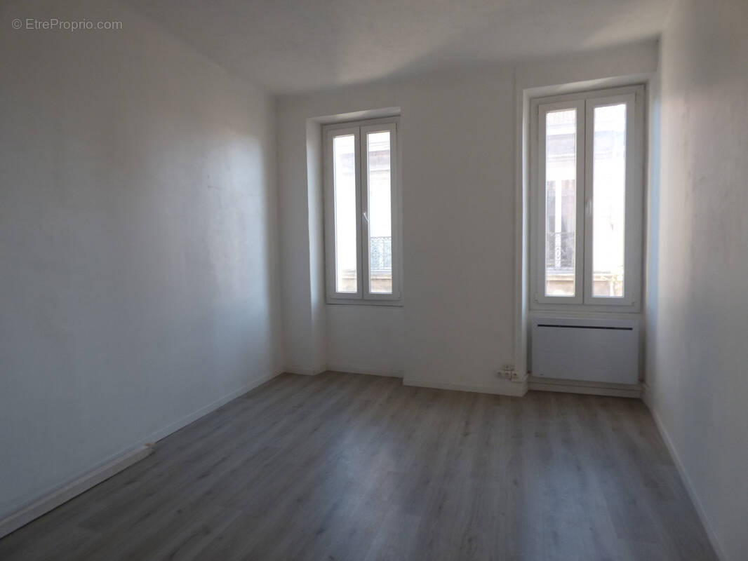 Appartement à MARSEILLE-4E