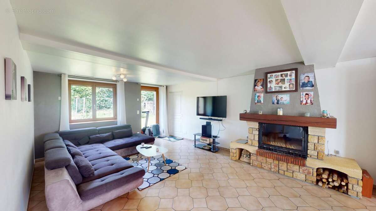 Maison à SENS-BEAUJEU