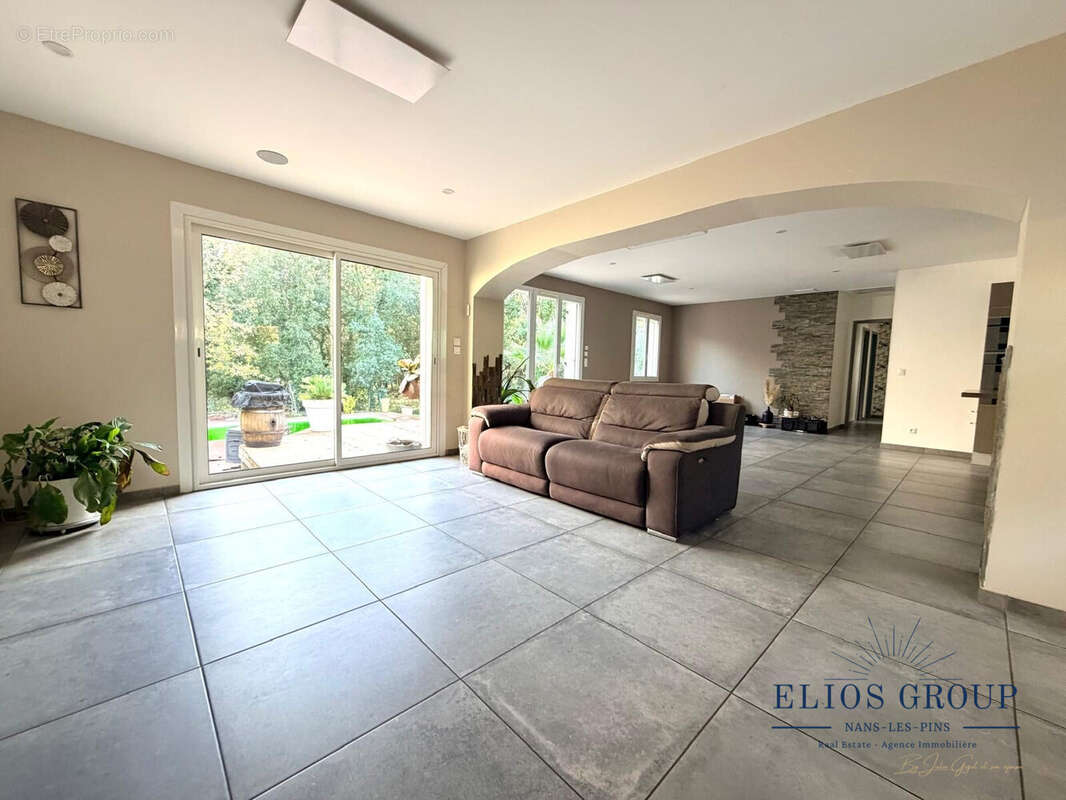 Maison à NANS-LES-PINS