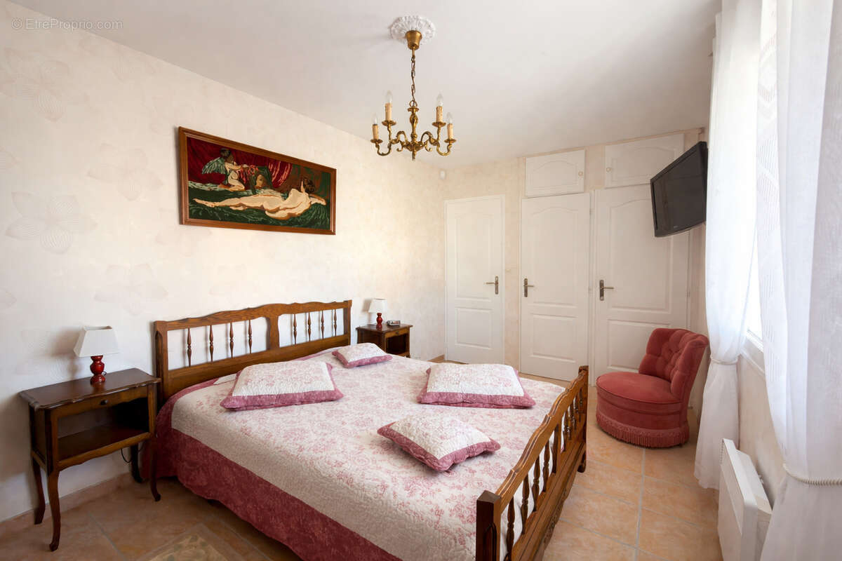 Maison à SAINT-LAURENT-DE-LA-SALANQUE