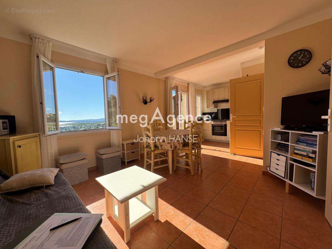 Appartement à ROQUEBRUNE-SUR-ARGENS