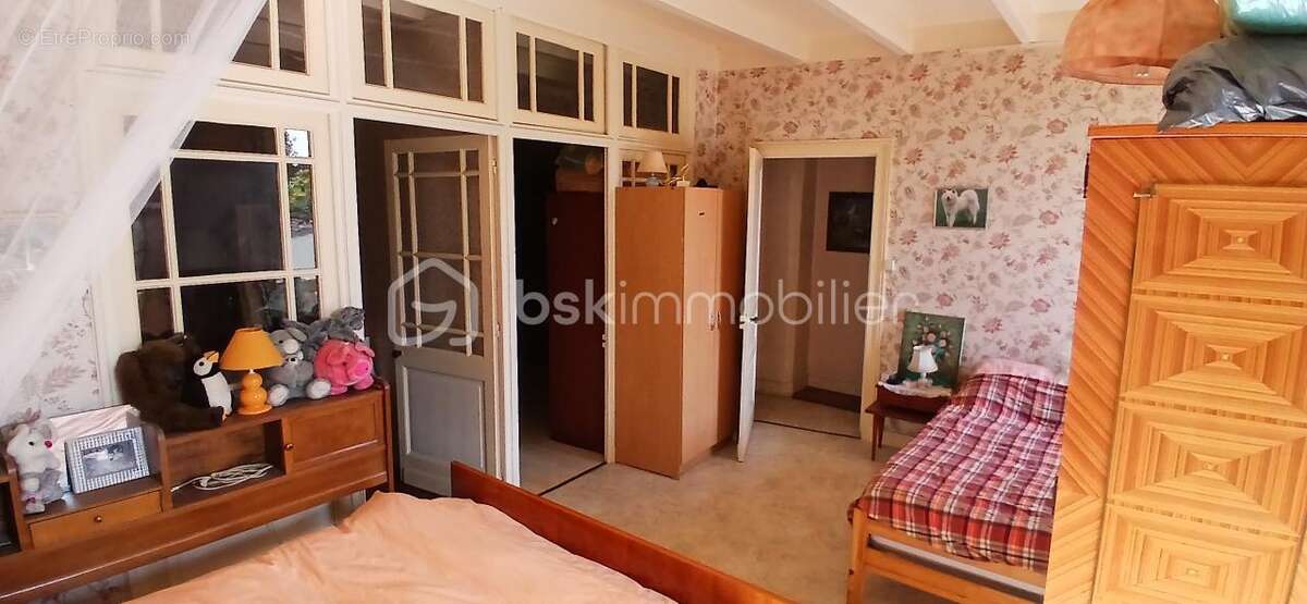 Maison à BORS(CANTON DE MONTMOREAU-SAINT-CYBARD)