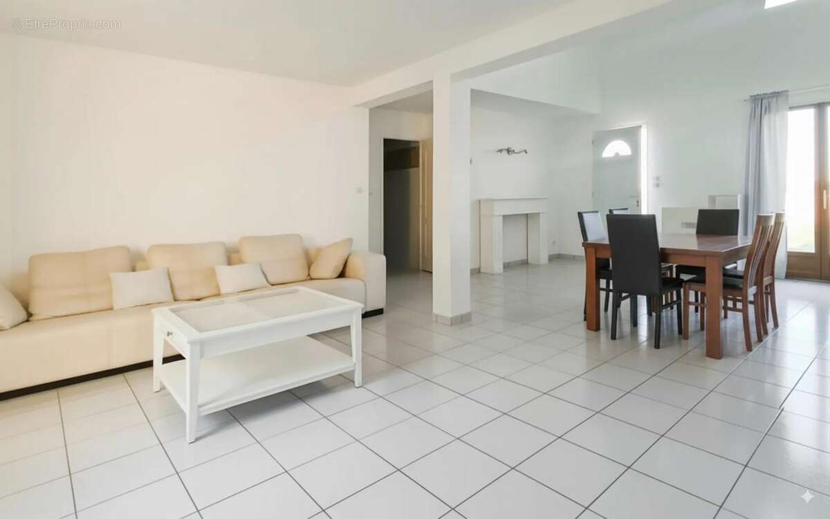 Maison 5 pièces de 133 m2 en vente, située Brezolles - photo 4