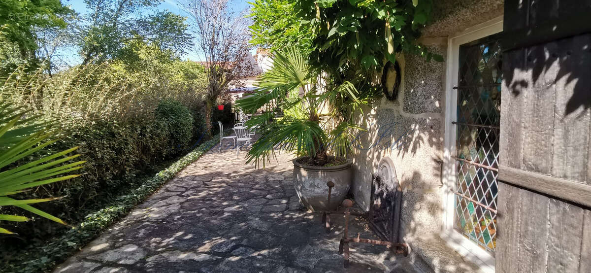 Maison à SAINT-ESTEPHE