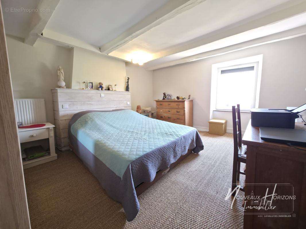 Maison 96 m² à Saint-Victurnien  - photo 6
