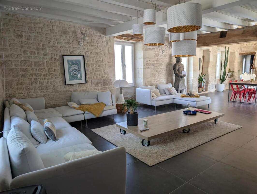 Maison 330 m² à Francois  - photo 2