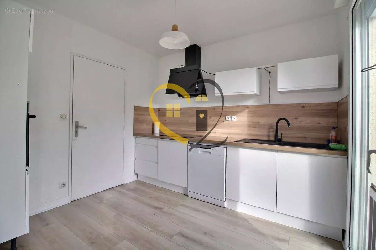 Maison à LA CHAPELLE-SAINT-URSIN