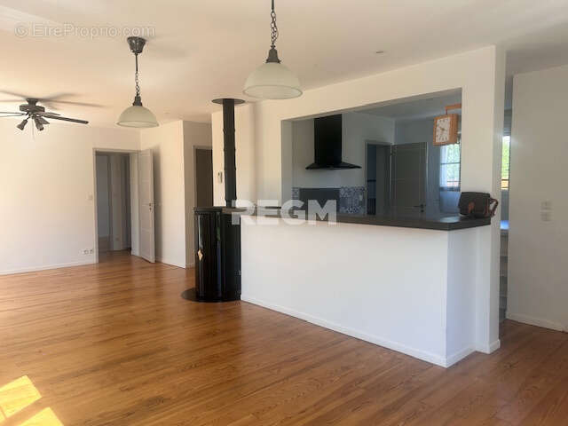 Belle maison rénovée par un architecte de 145 m2 habitable (210 m2 au sol) sur un terrain de 555 m2  - DPE en - photo 4