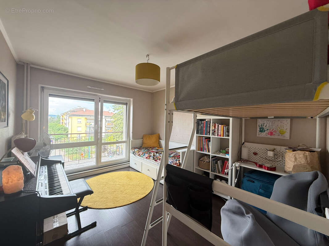 À vendre   Spacieux F4 de 102 m2 avec double salon, balcons, garage et cave   Saint-Louis - photo 12