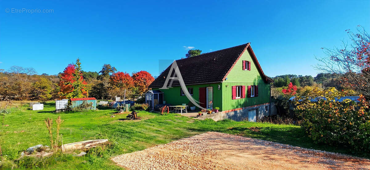 Maison à BLANQUEFORT-SUR-BRIOLANCE