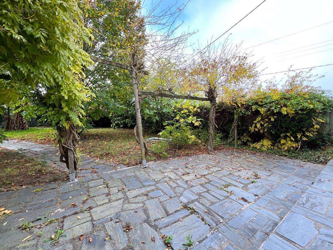 Maison à SAINT-GENOU