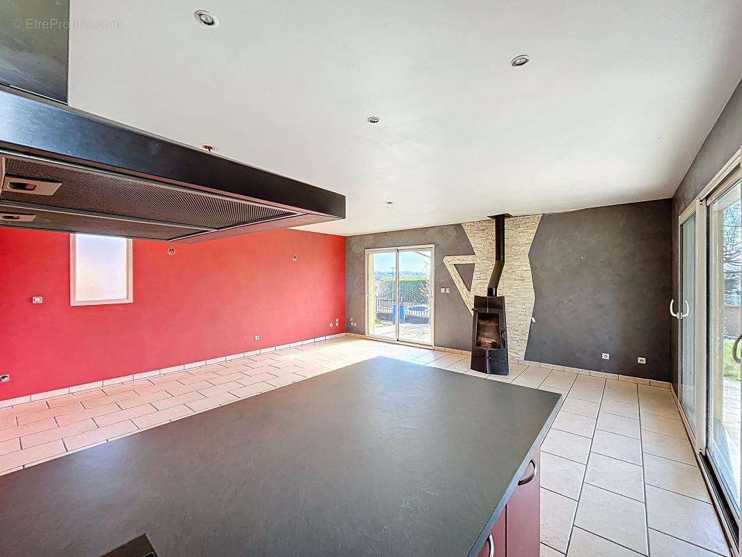 Maison à SAINT-DONAT-SUR-L'HERBASSE