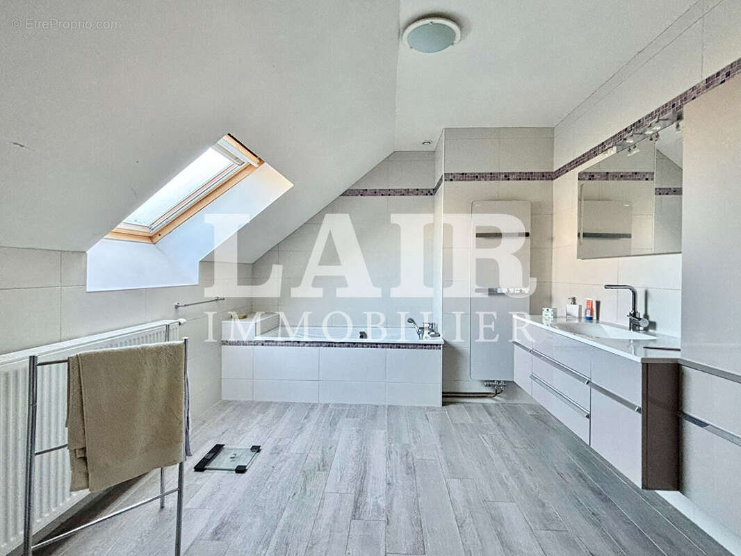 Maison à SAINT-AUBIN-DE-LOCQUENAY