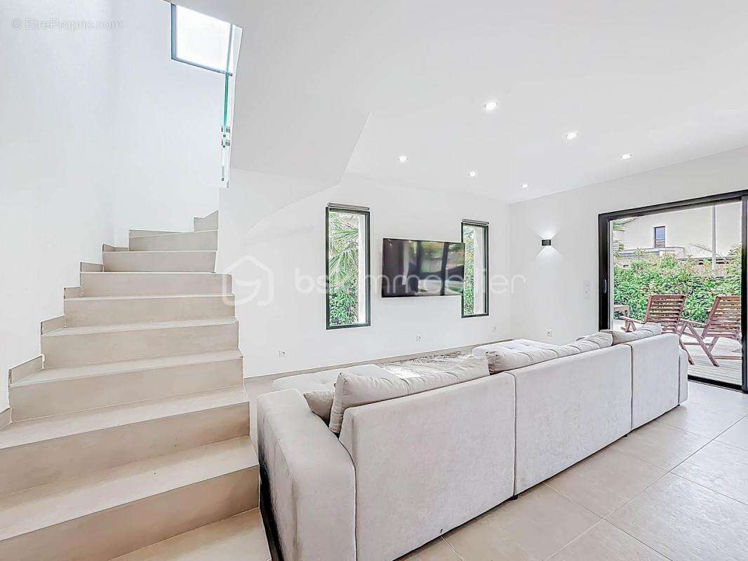 Maison à SAINT-BRES