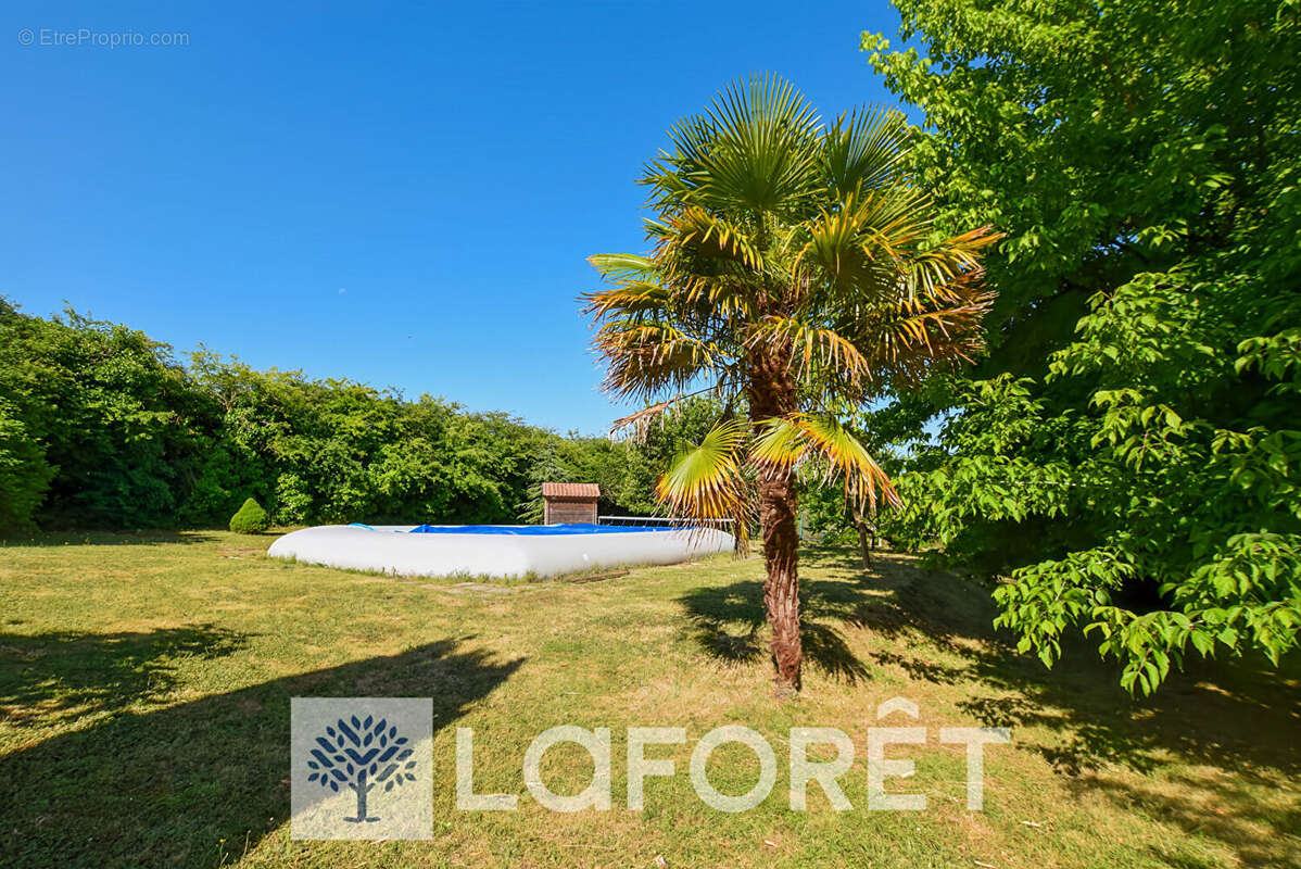 Maison à SAINT-GENIS-DE-SAINTONGE