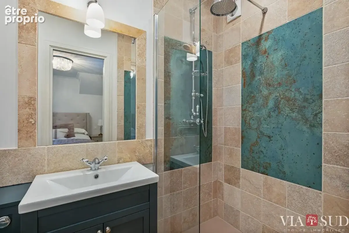 Une maison idéale pour profiter d'un environnement paisible tout en bénéficiant de beaux volumes et d'un extérieur propice à la  - photo 12