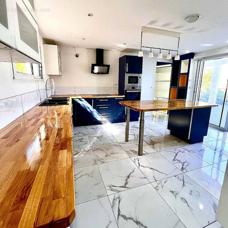 Maison à AMBARES-ET-LAGRAVE