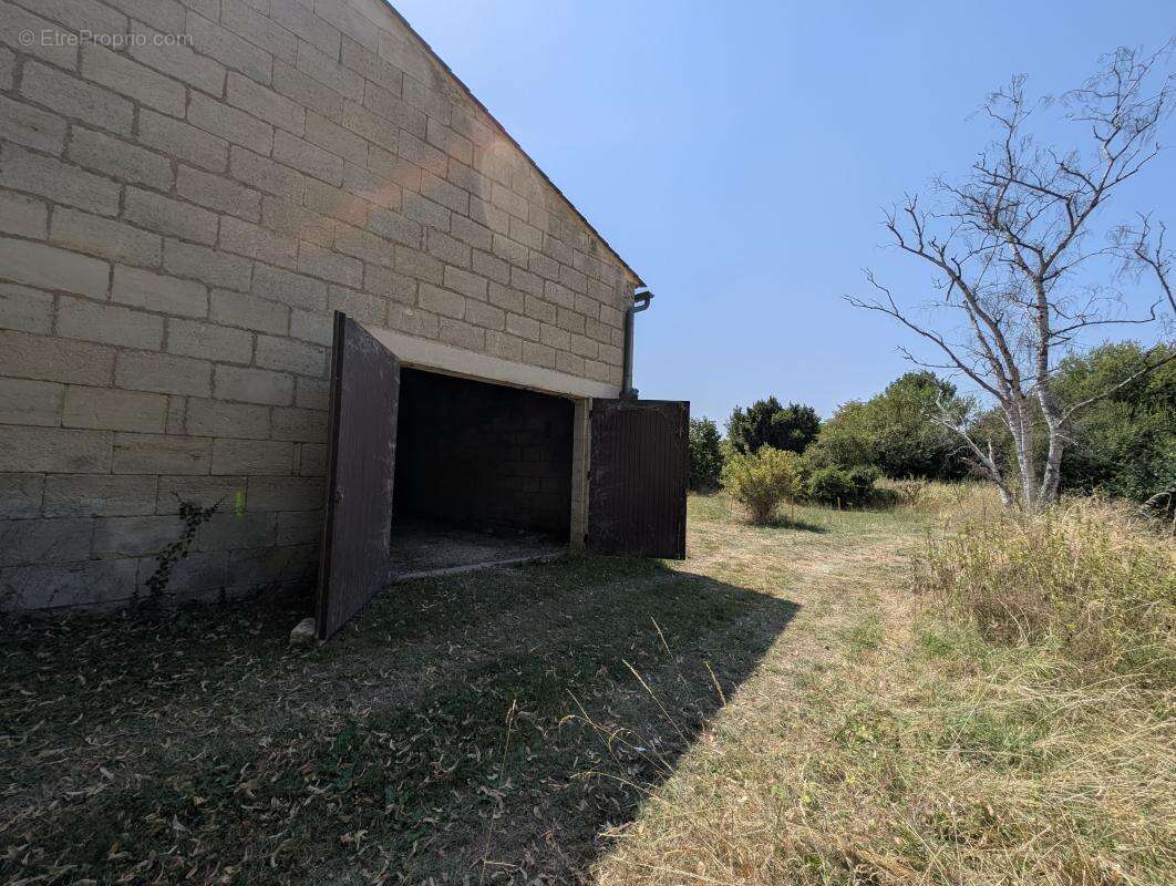 GENISSAC Ensemble immobilier 2 maisons + dépendance 218 m² – 150 000 € - photo 3