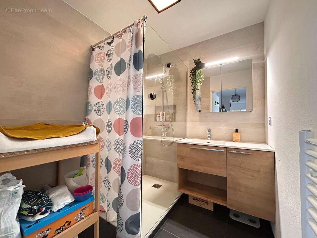   - Appartement à LYON-8E
