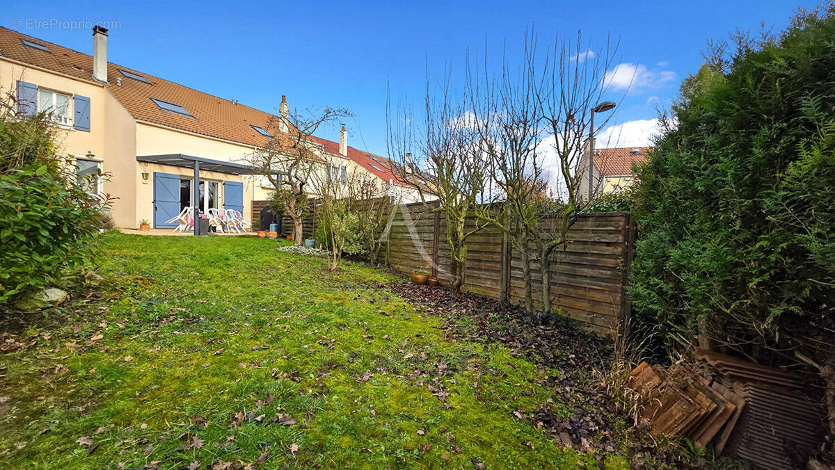 Maison à JOUY-LE-MOUTIER