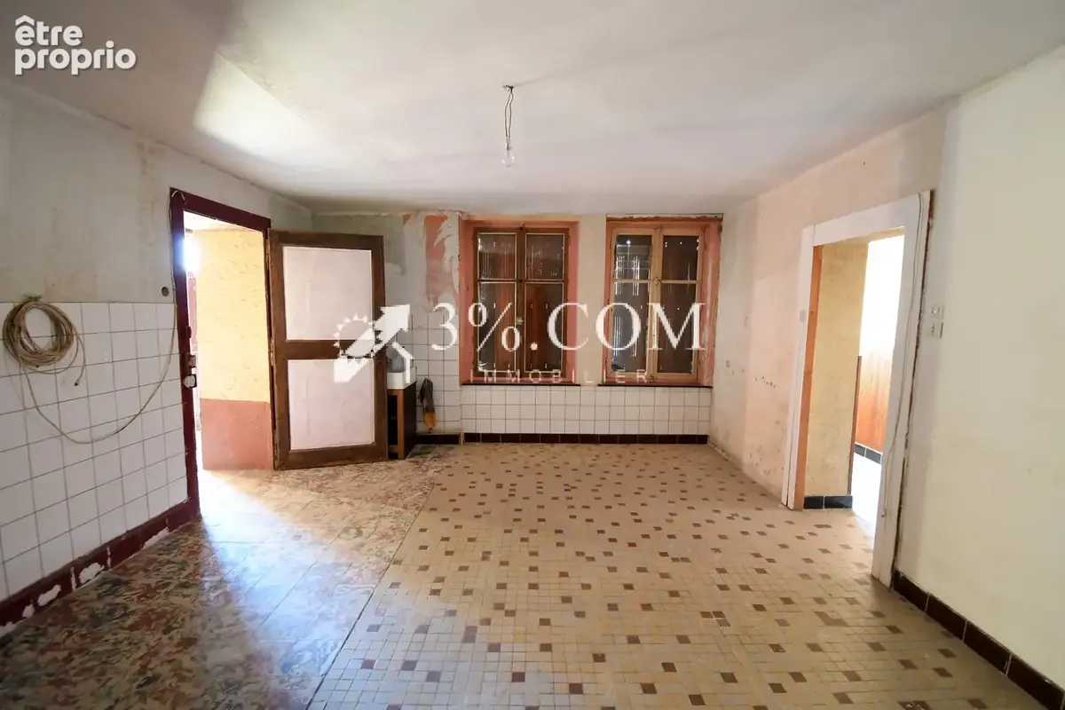 Maison de village avec 3 chambres, jardin de 530 m2, garage et dépendances - photo 12