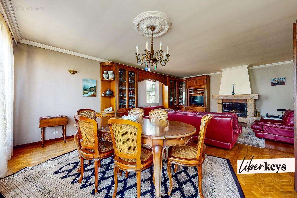 Rare à Villepinte – 197 m², 7 chambres et 823 m² de jardin : une maison qui s'adapte à tous vos projets - photo 3