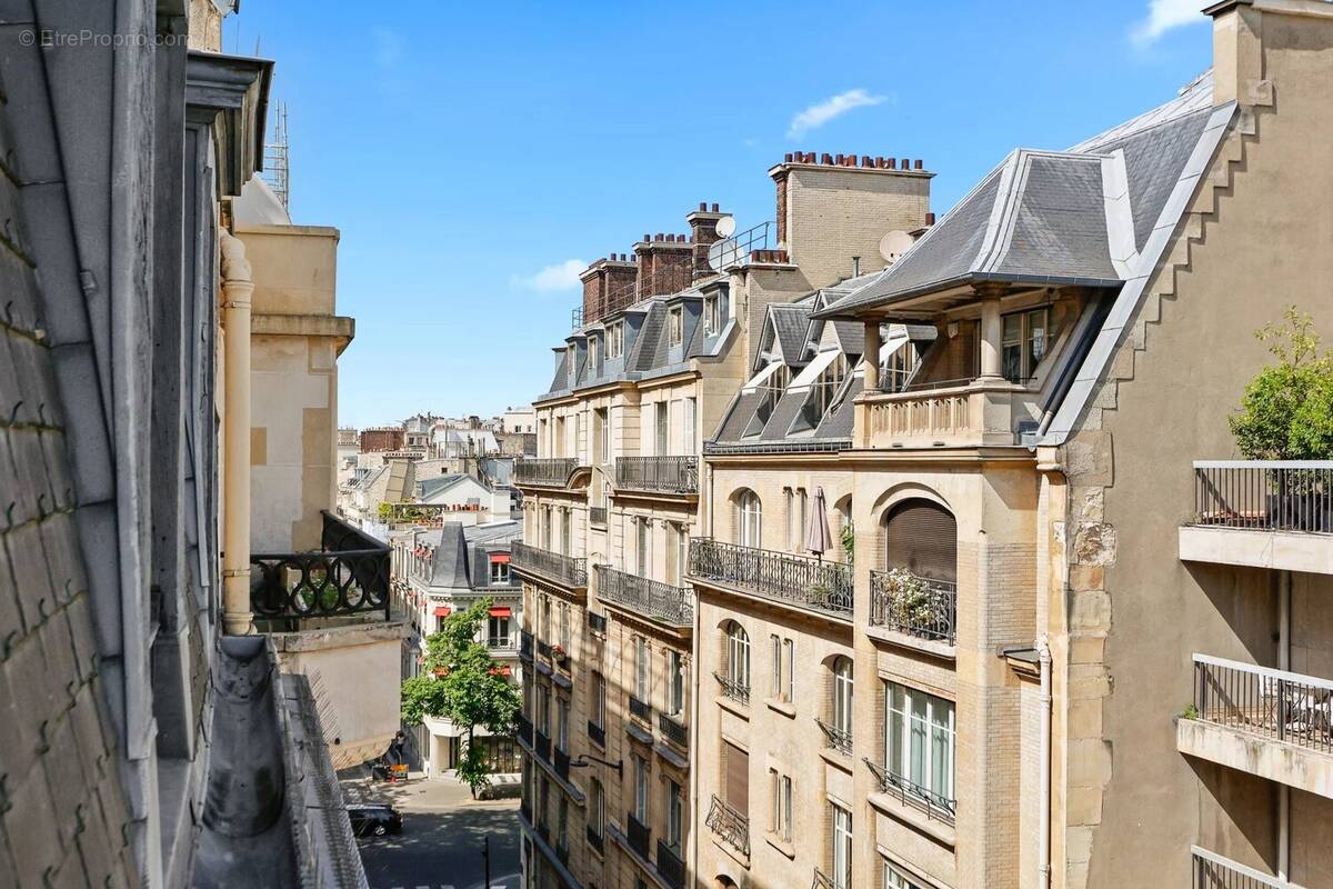 Appartement à PARIS-16E