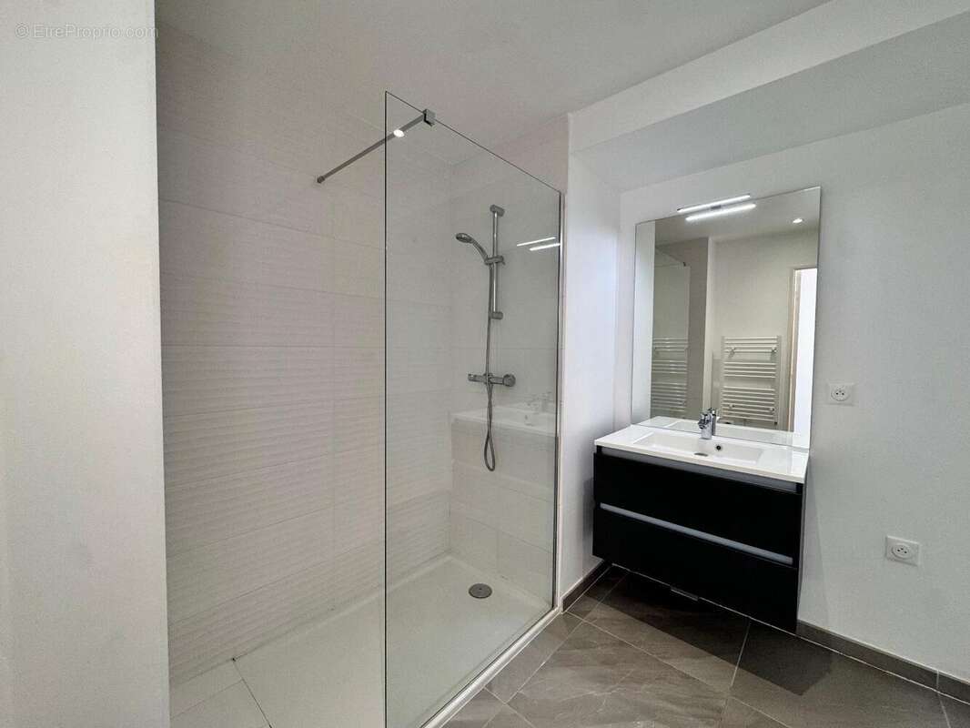   - Appartement à SAINT-CYR-AU-MONT-D'OR