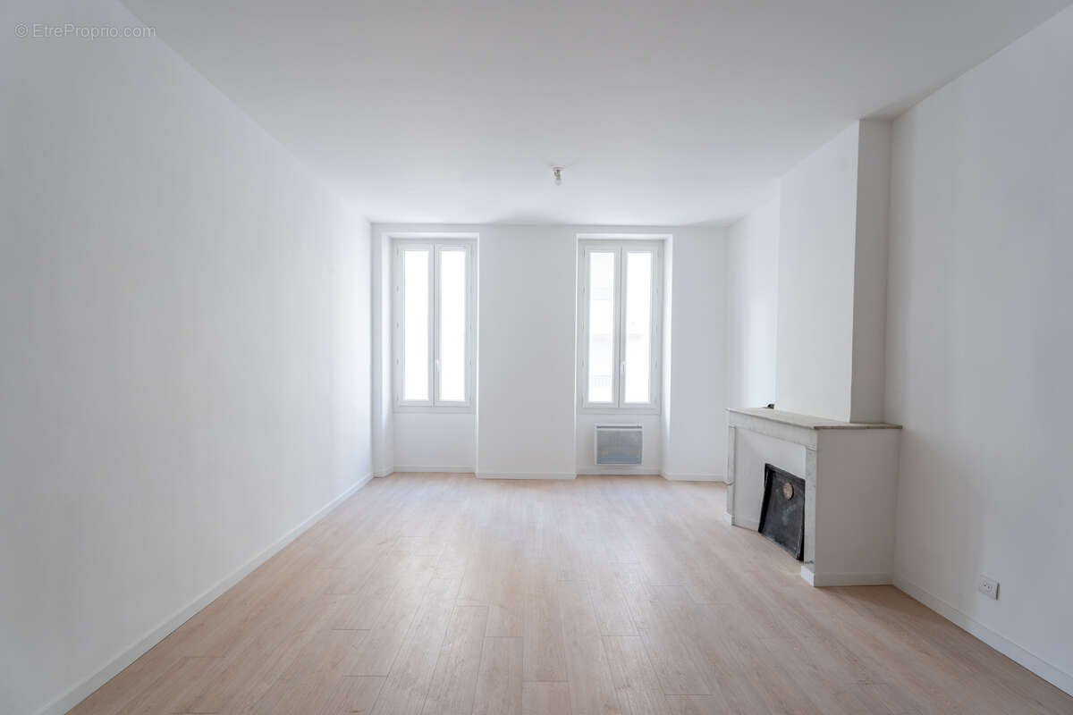 Appartement à MARSEILLE-5E