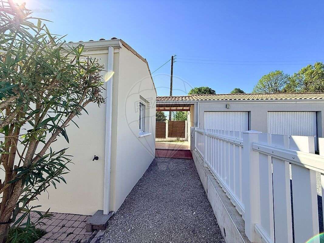 Maison à VAUX-SUR-MER