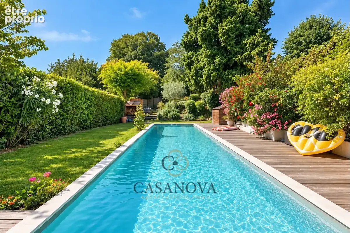 Montpellier  Les Arceaux. Élégante maison de maître rénovée avec piscine, jardin paysager et doubles garages. - photo 12