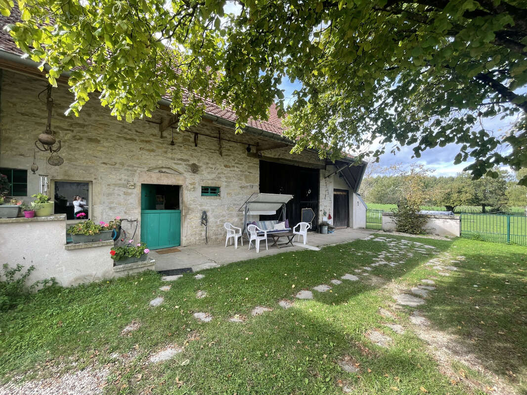 Maison à LONGWY-SUR-LE-DOUBS