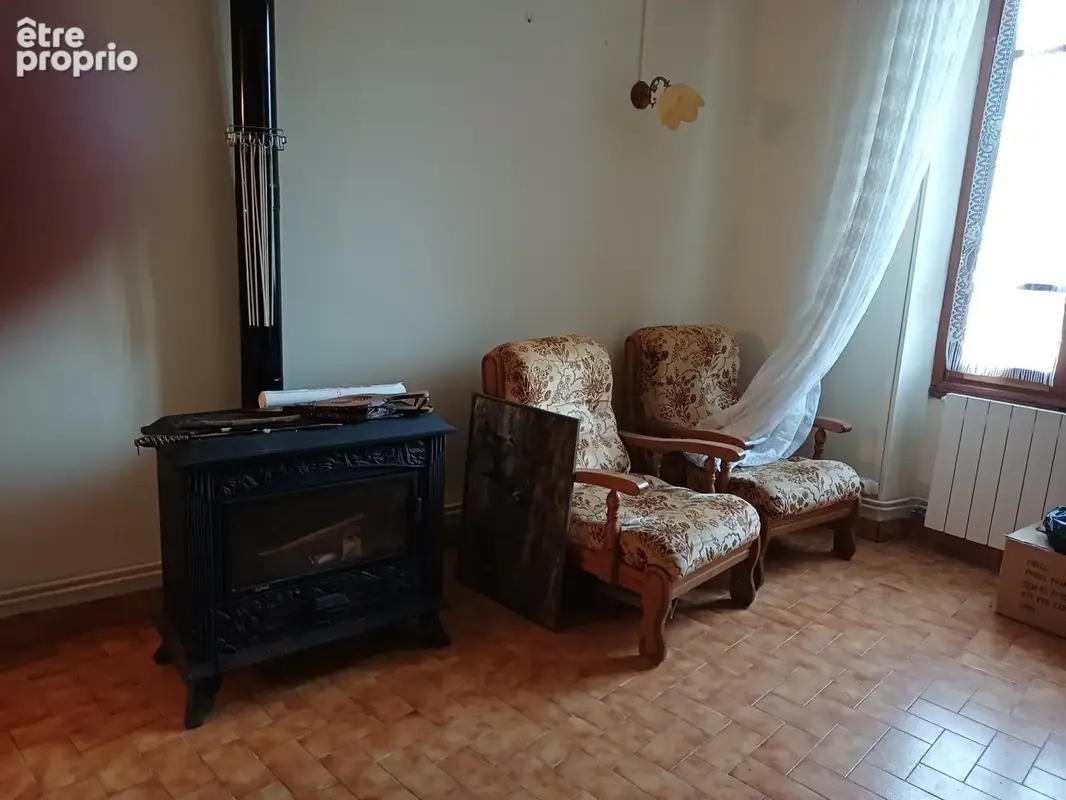 Maison à rénover 150 m2 hab sur 2 niveaux. Beau potentiel ! - photo 6