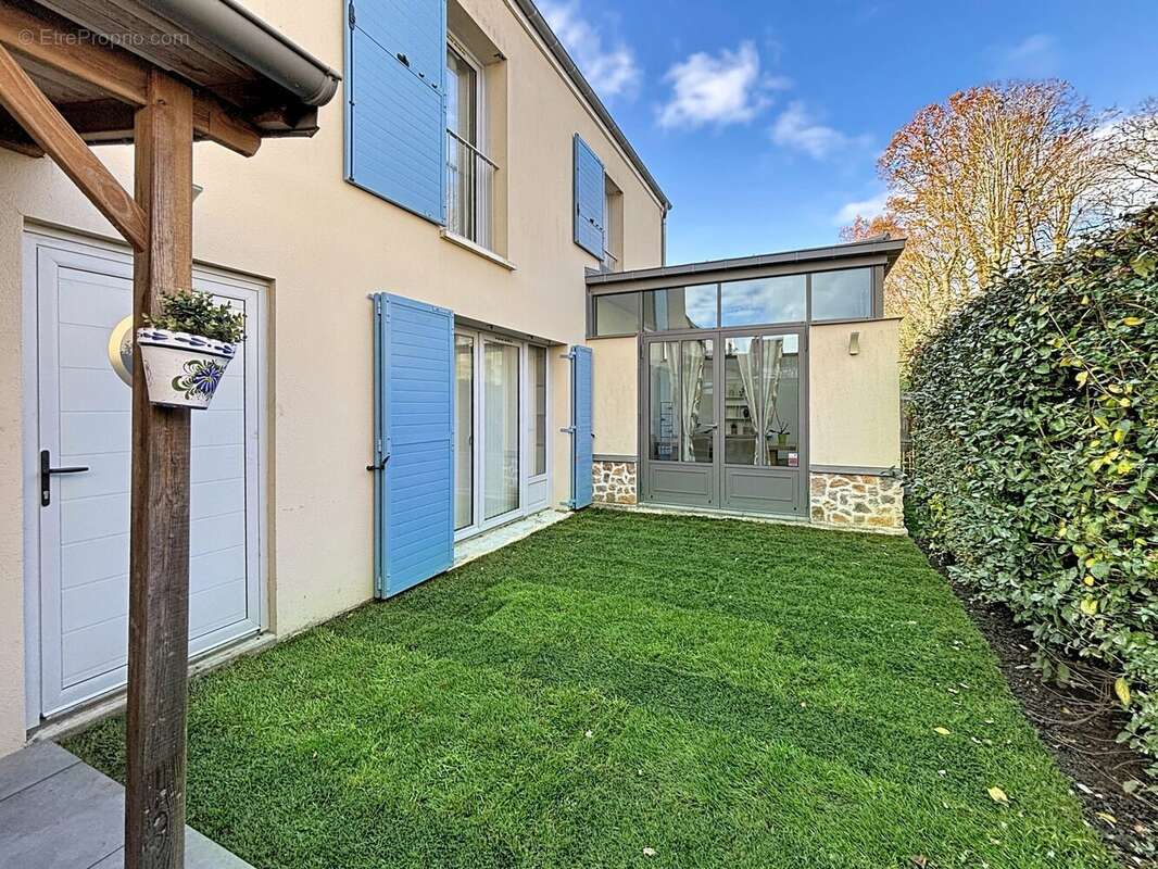 Vue extérieure. - Maison à LES LOGES-EN-JOSAS