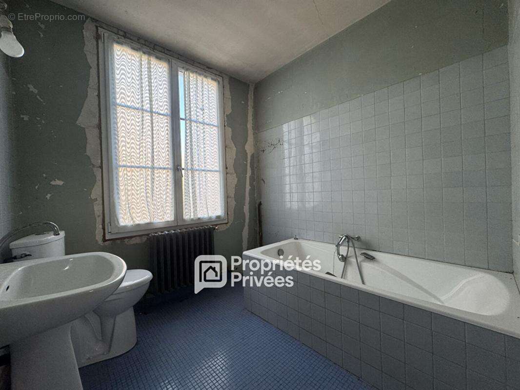 A VENDRE 37420 HUISMES Maison 205 M² dépendances - photo 16